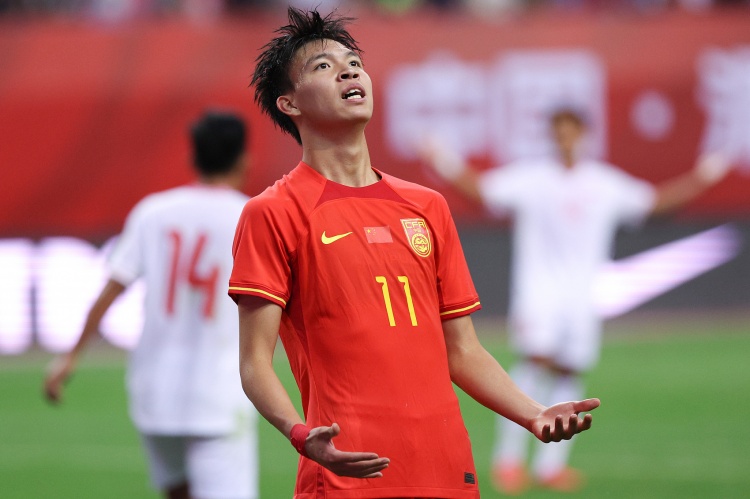 足球報：張玉寧、塞爾吉尼奧位置穩(wěn)固，王鈺棟大概率首發(fā)