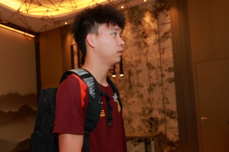 和剛才我直播時候分析的一樣印尼主攻右路，王鈺棟狀態(tài)不錯有機(jī)會