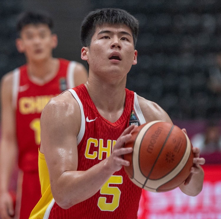 率先發(fā)力！陳家政首節(jié)6分鐘5中4獨(dú)得11分 三分3中2