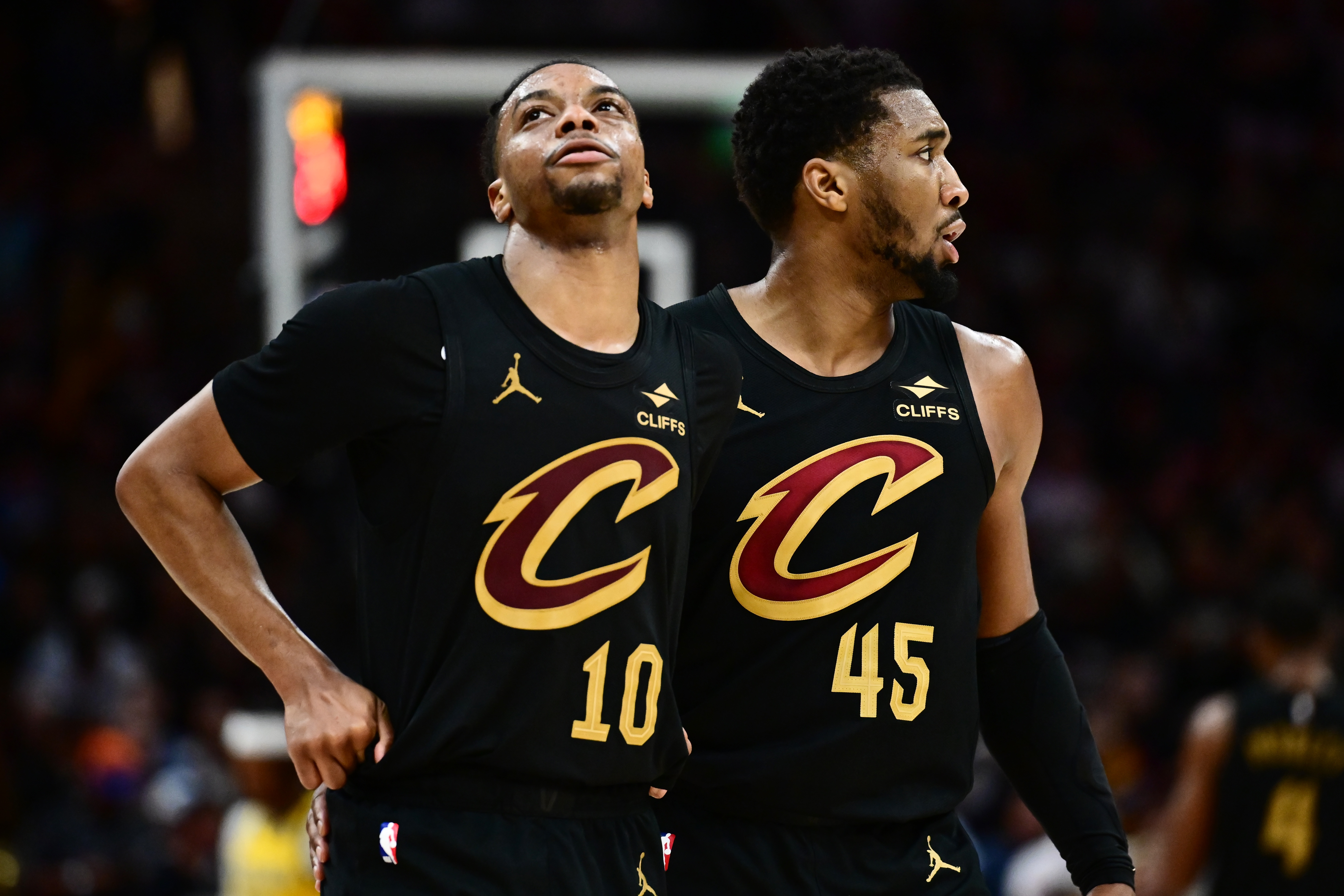ESPN專家：騎士休賽期運(yùn)作評級是B 他們?nèi)允菛|部冠軍的熱門爭奪者
