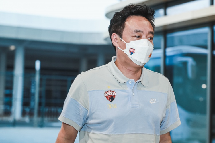 記者：前深足總經(jīng)理丁勇因受賄和職務侵占被判12年，合并執(zhí)行11年