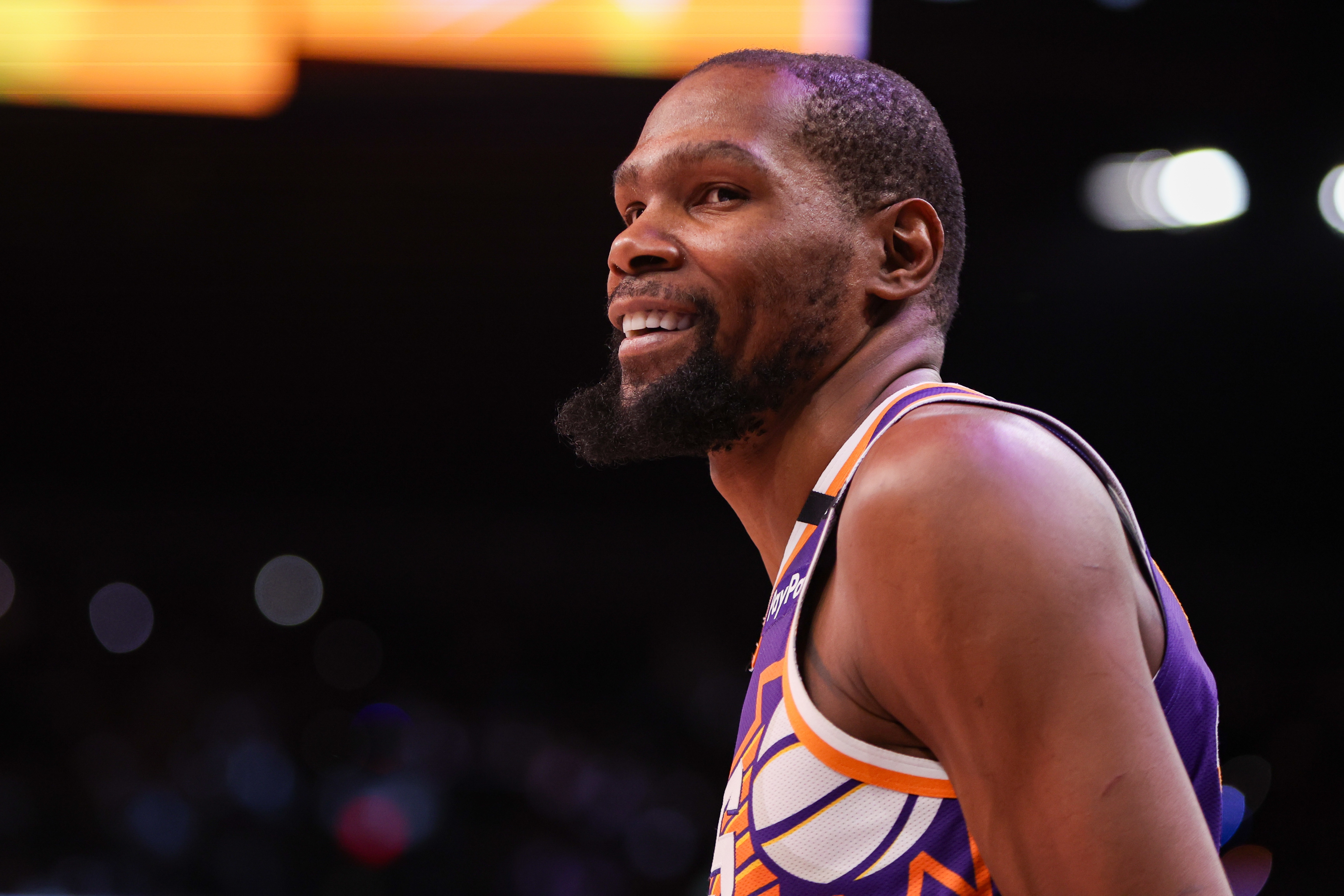 KD：我怎么敏感了？因?yàn)槲沂蔷扌荎D 還在網(wǎng)上和一群農(nóng)民聊天？