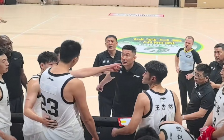 提出交易申請(qǐng)！媒體人：那次紛爭(zhēng)可能讓徐昕和杜鋒很難再繼續(xù)合作