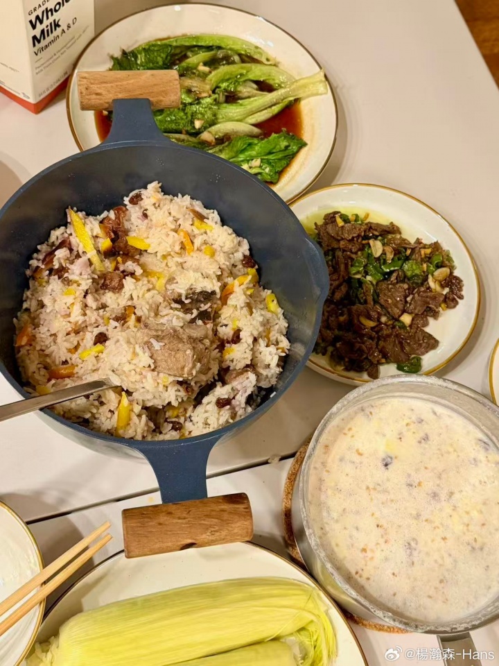 自己動手豐衣足食！楊瀚森曬中國菜配文：??家的味道