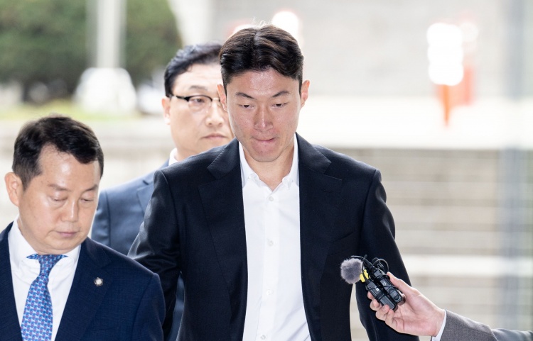非法拍性愛視頻！韓足協(xié)官方：黃義助被永久除名，在國內(nèi)遭禁足