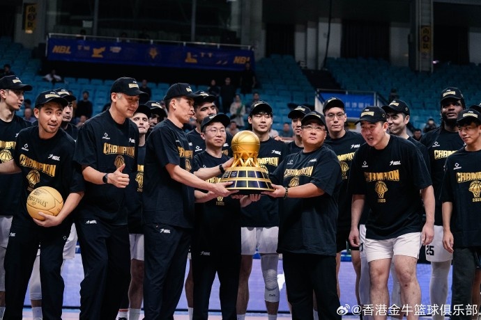 成功衛(wèi)冕，我們做到了！來看香港金牛奪冠頒獎圖集！