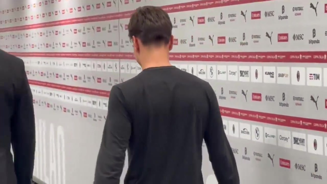 米蘭傷員亞沙里在圣西羅露面，回應(yīng)記者提問：挺好的，好多了